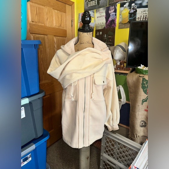 NWOT HOODED LIGHTWEIGHT JACKET - Picture 6 of 16